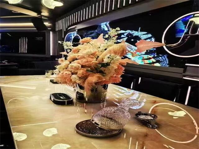 武汉KTV招聘金都会，武汉夜总会地标，人气聚集地，期待您的加